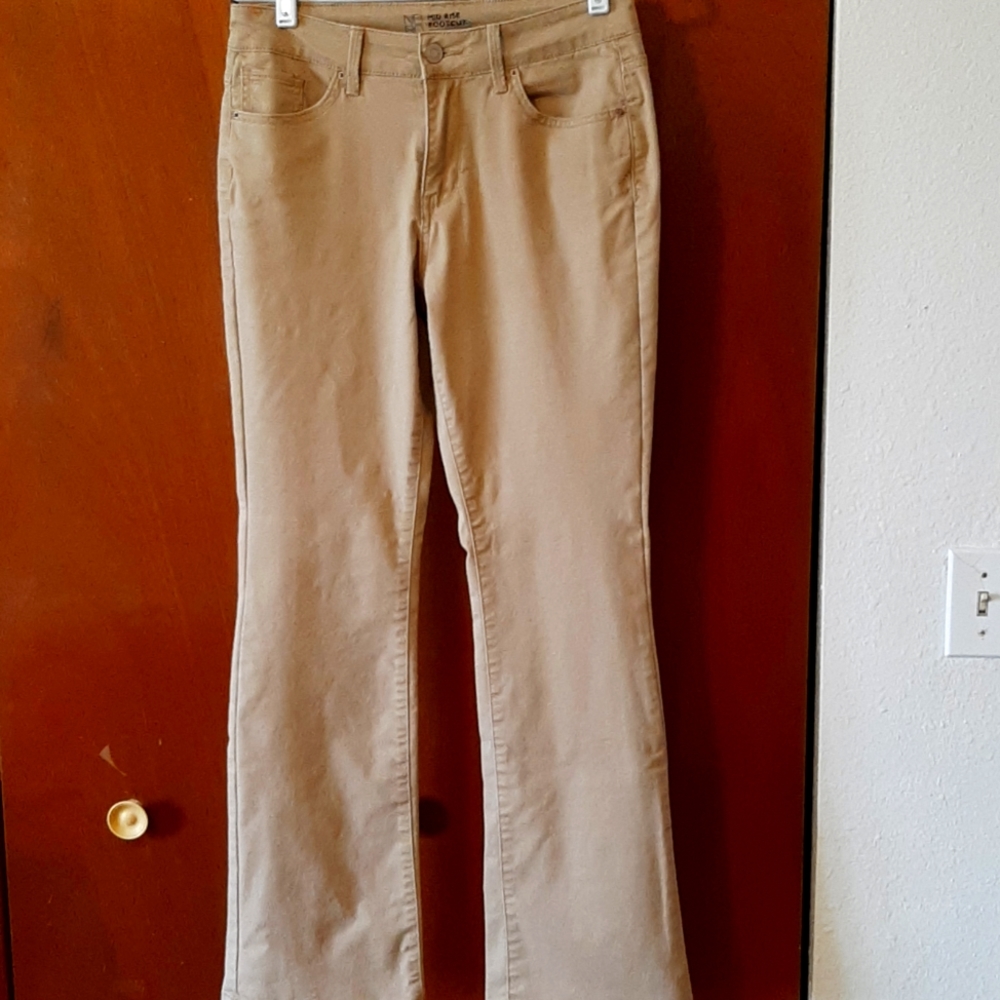 Tan pants. Size 9 juniors.